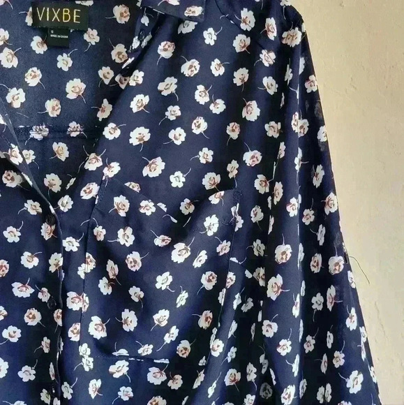Vixbe navy floral print button up tie front blouse size small 3/4 Sleeves - Picture 4 of 11